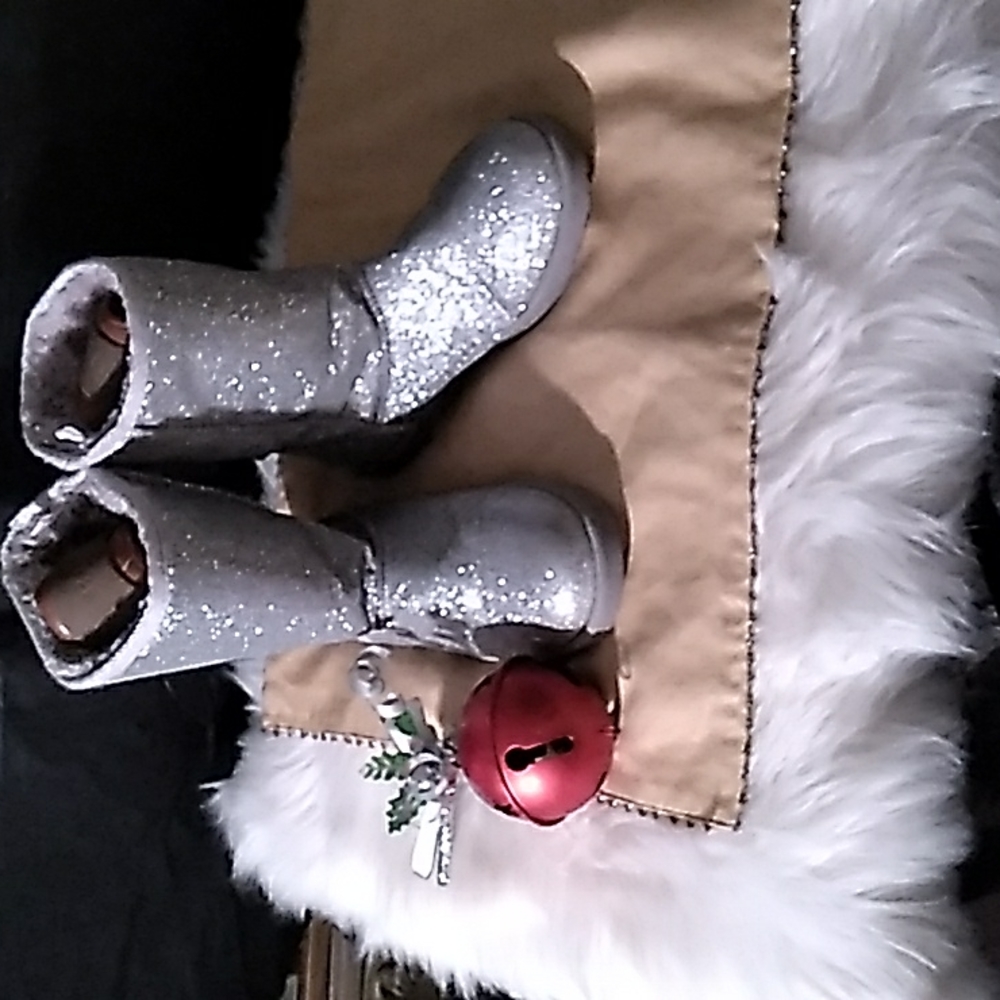 GIRL BOOTS SILVER SLIP-ON